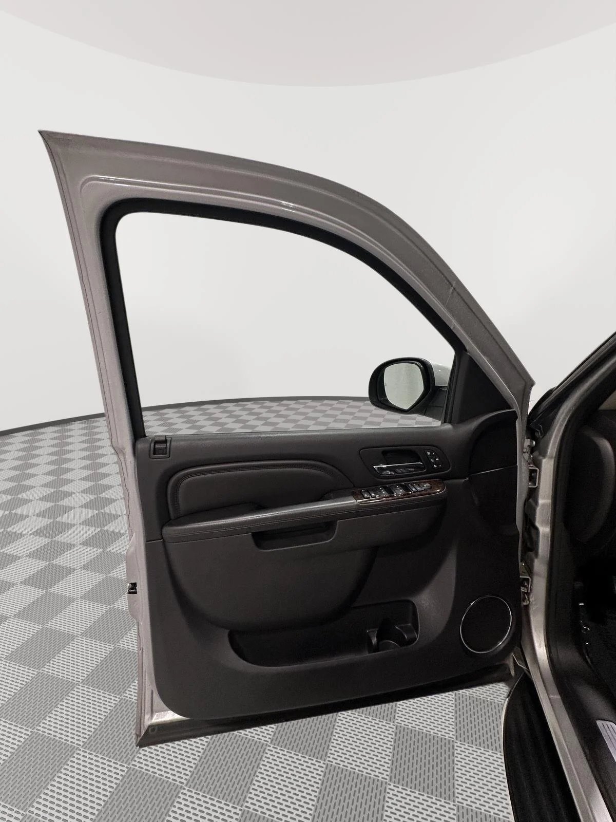 Used 2011 PURE SILVER METALLIC GMC Denali image 17