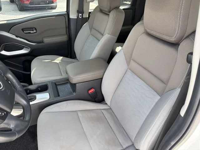 Used 2022 White Nissan SV image 18