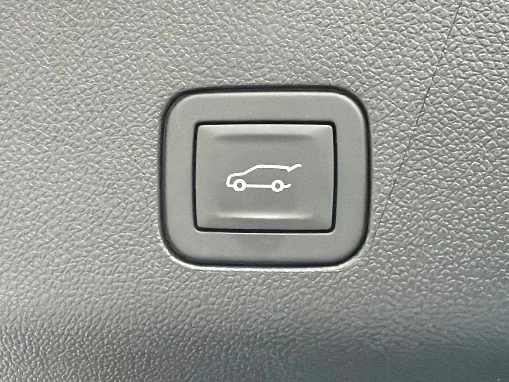 Used 2025 Black Chevrolet Premier image 19