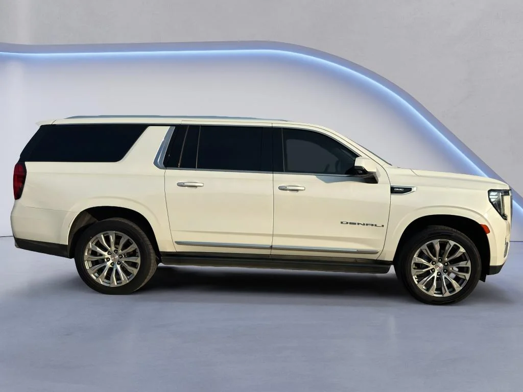 Used 2021 White Frost Tricoat GMC Denali image 5