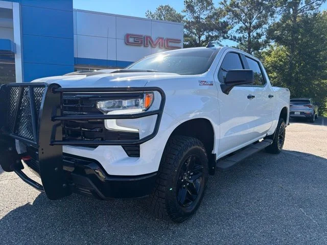 Used 2024 Summit White Chevrolet LT Trail Boss image 10