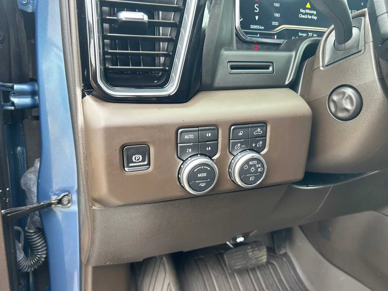 Used 2025 Blue GMC Denali Crew Cab image 16