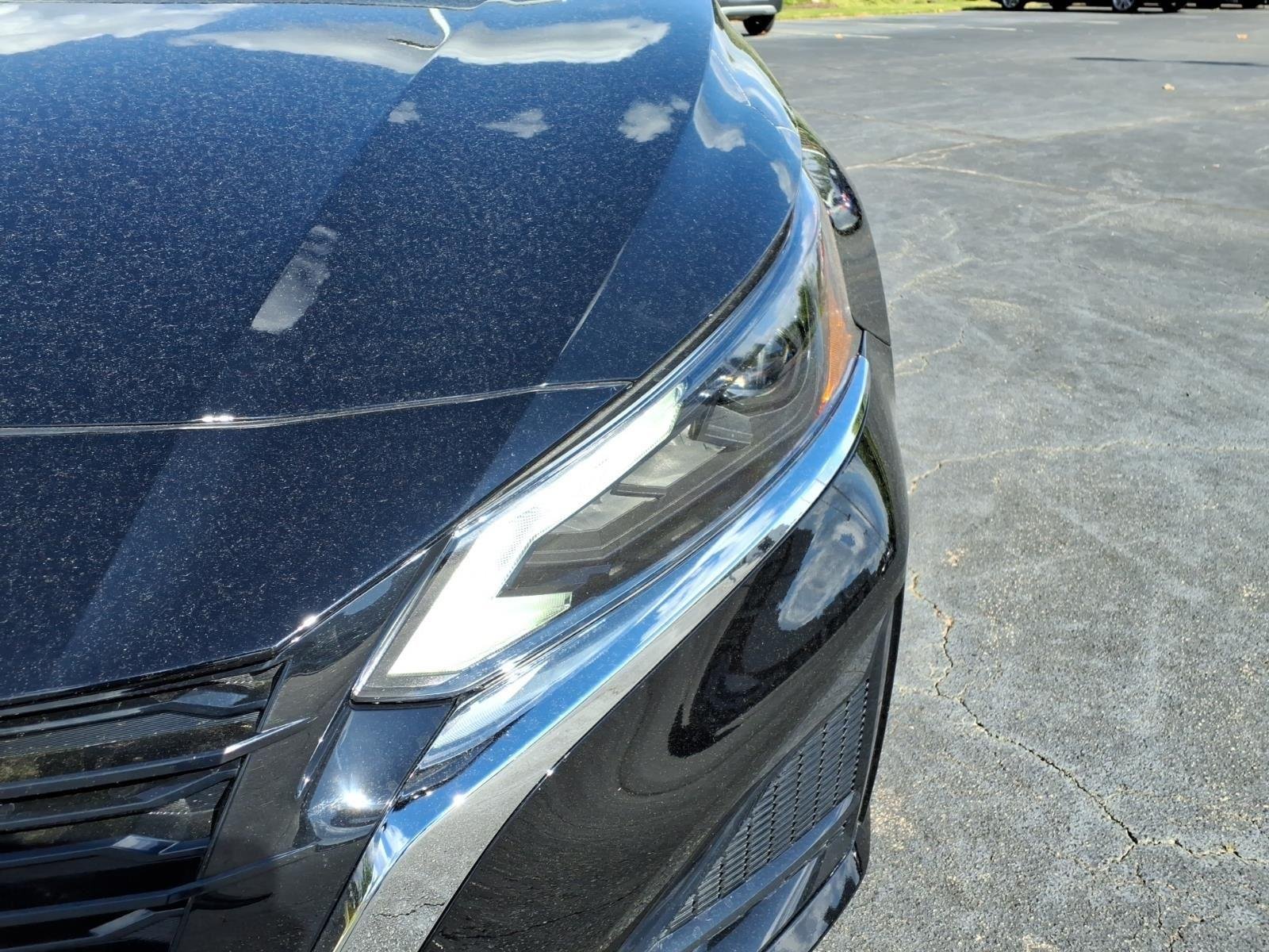Used 2025 Super Black Nissan SL image 17