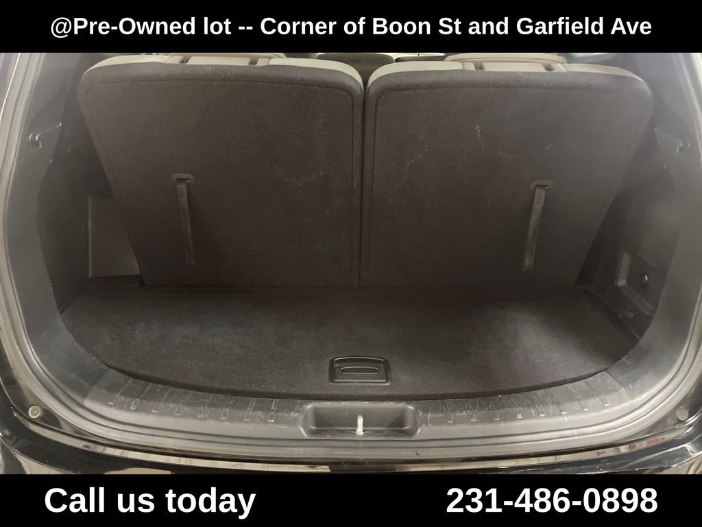 Used 2018 Black Hyundai SE image 24