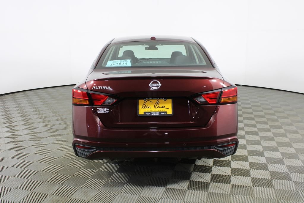 Used 2025 Red Nissan 2.5 SV image 6