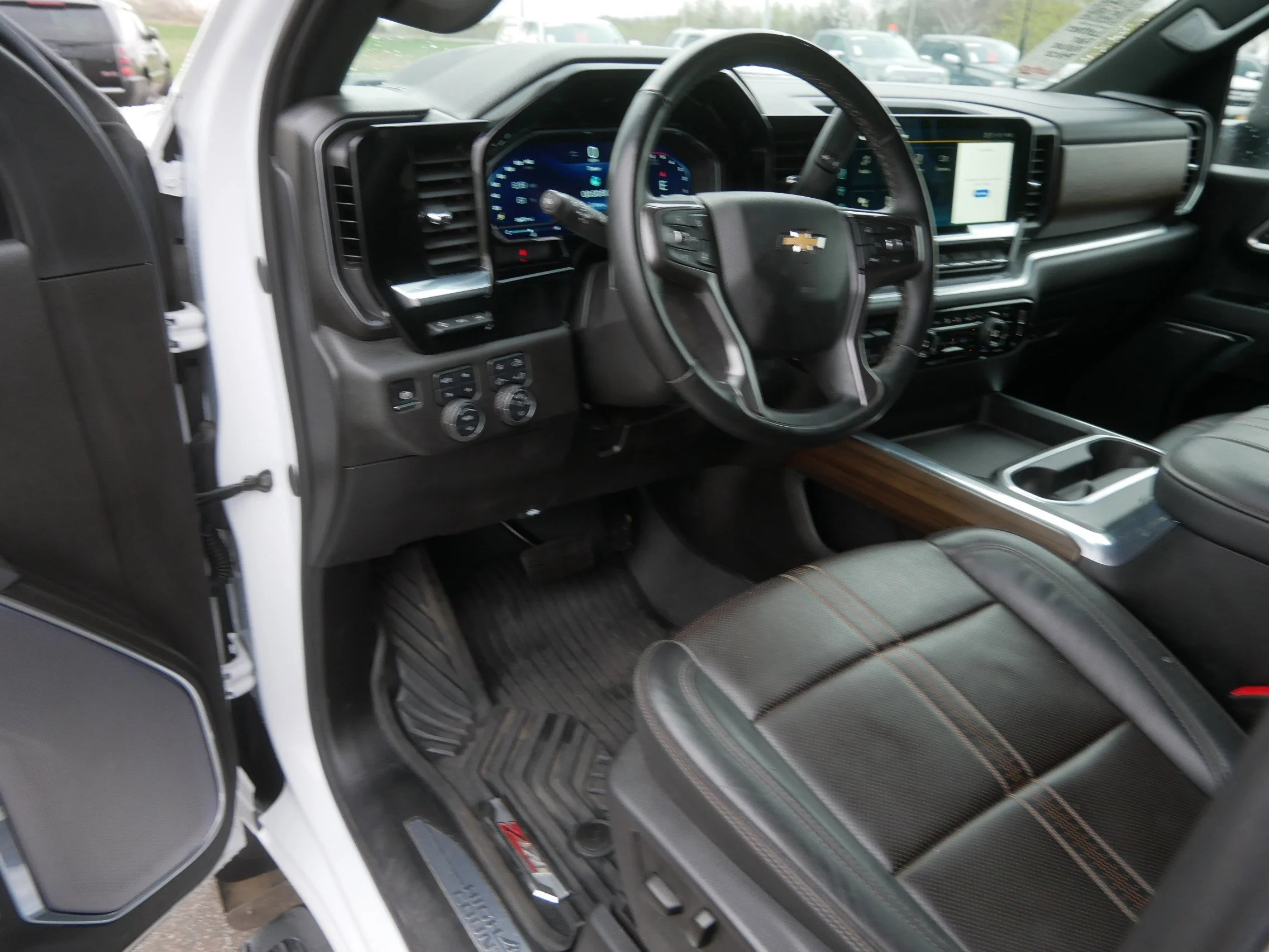 Used 2025 Iridescent Pearl Tricoat Chevrolet High Country image 22