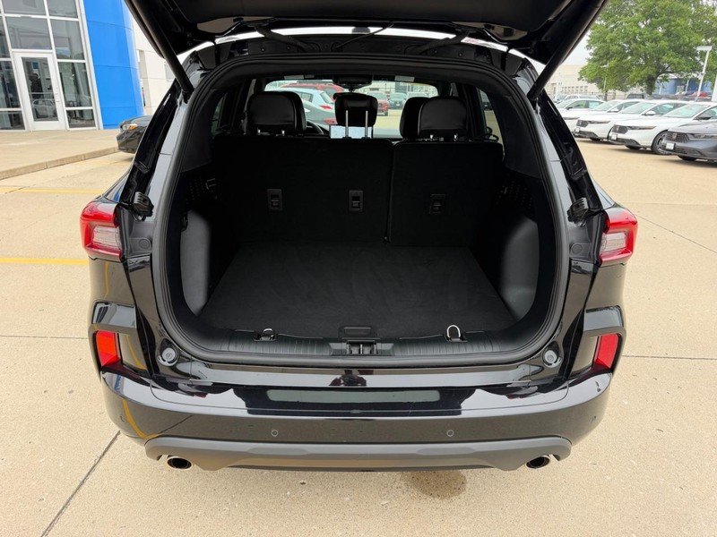 Used 2023 Agate Black Metallic Ford ST-Line Select image 4
