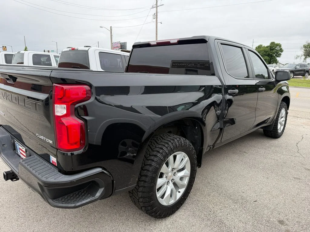 Used 2019 Black Chevrolet Custom image 12