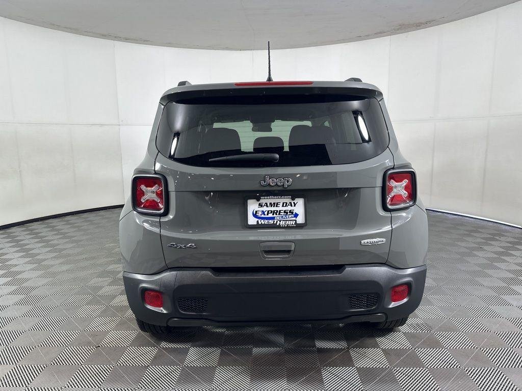 Used 2022 Sting-Gray Clearcoat Jeep Latitude image 19