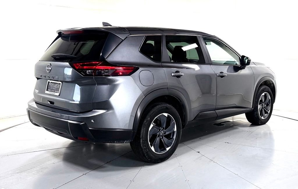 Used 2025 Gray Nissan SV image 4