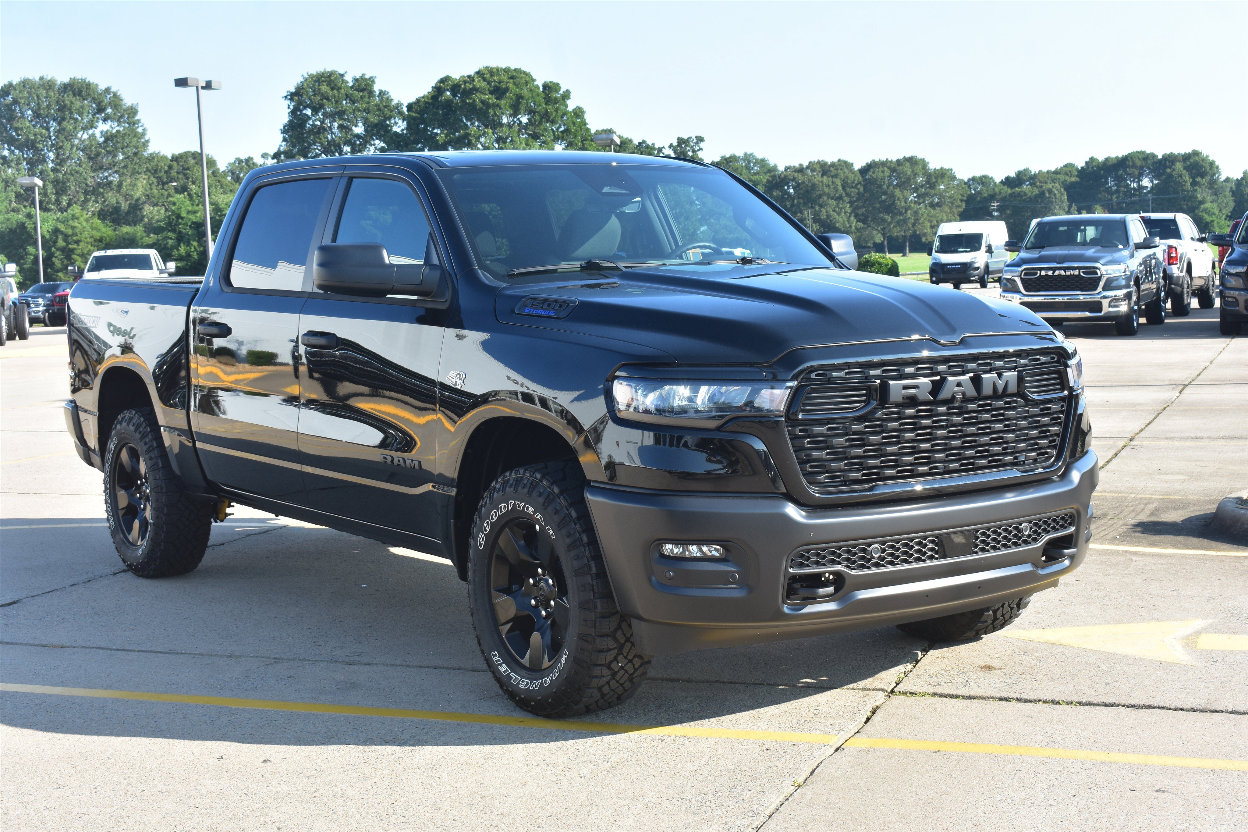 New 2026 Diamond Black Crystal Pearl-Coat Exterior Paint RAM Warlock image 3