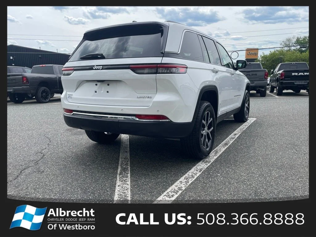 New 2025 Bright White Clear-Coat Exterior Paint Jeep Limited image 5