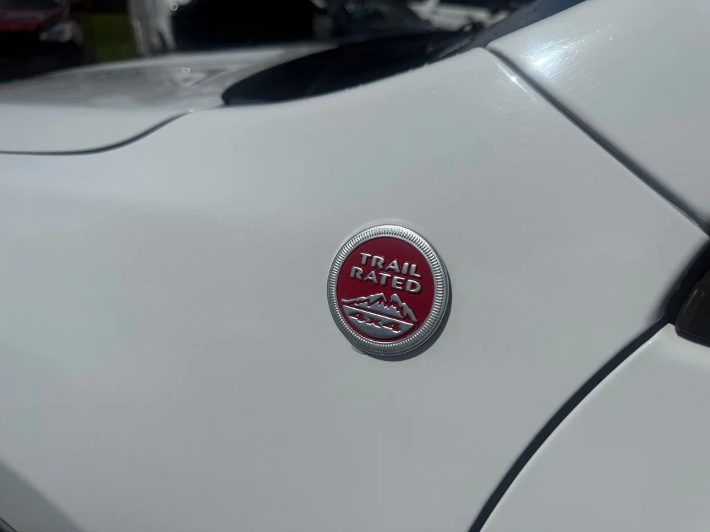 Used 2022 White Jeep Trailhawk image 10