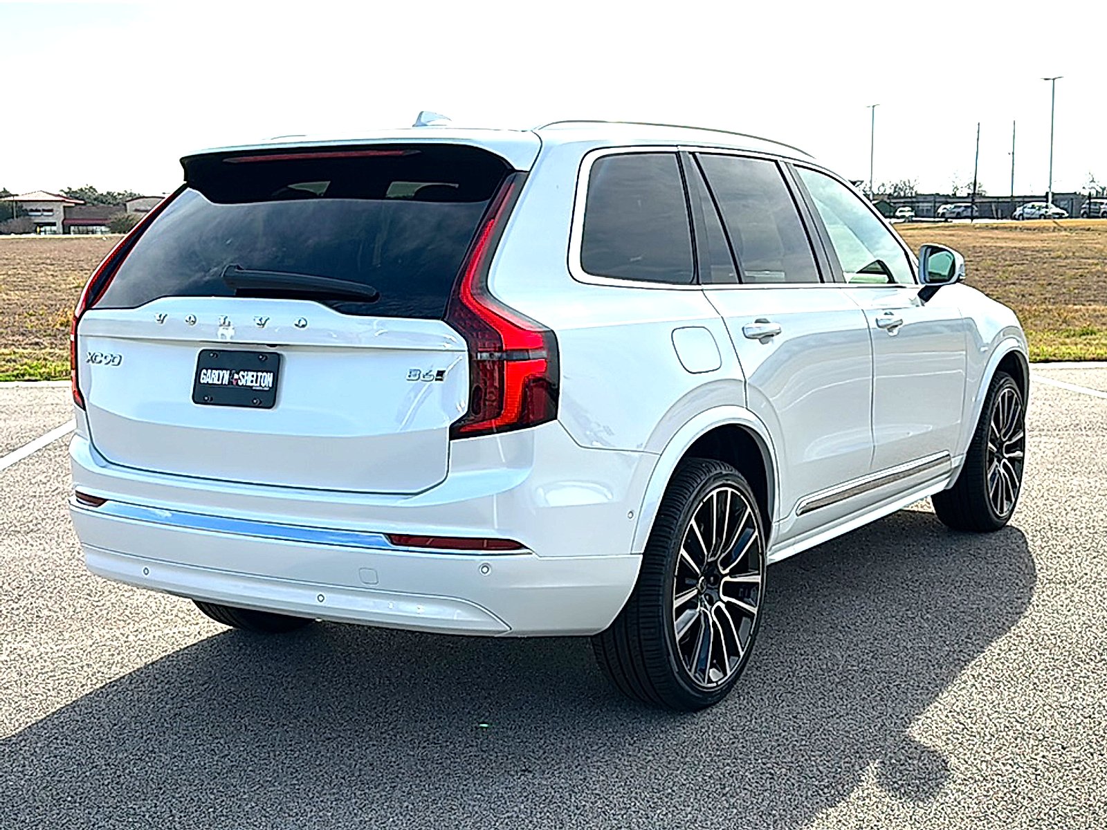 New 2026 Crystal White Volvo Plus image 8