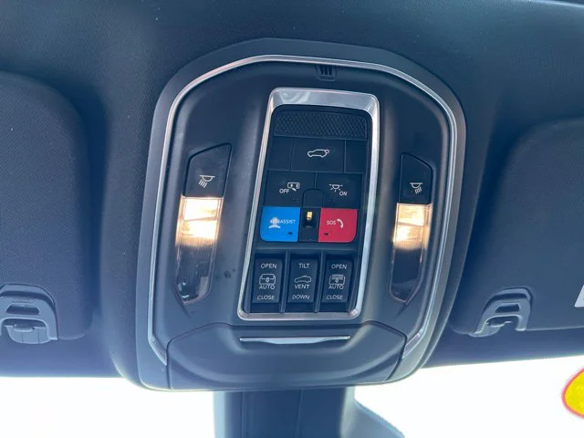 Used 2022 White Jeep Series II image 25