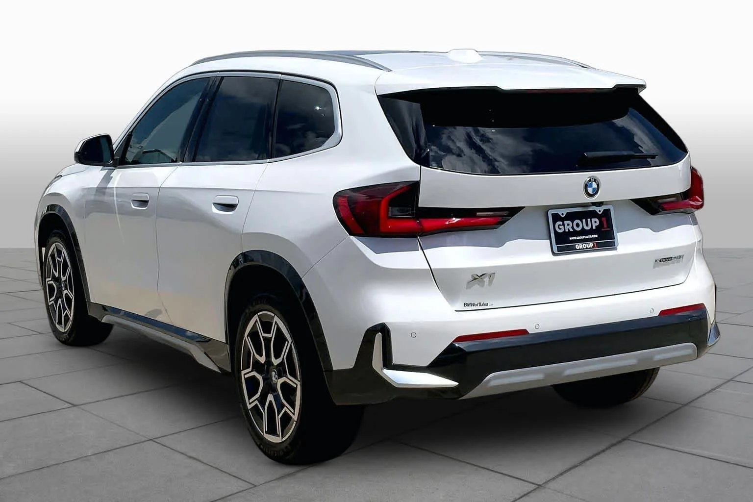 New 2026 Mineral White Metallic BMW xDrive28i image 11