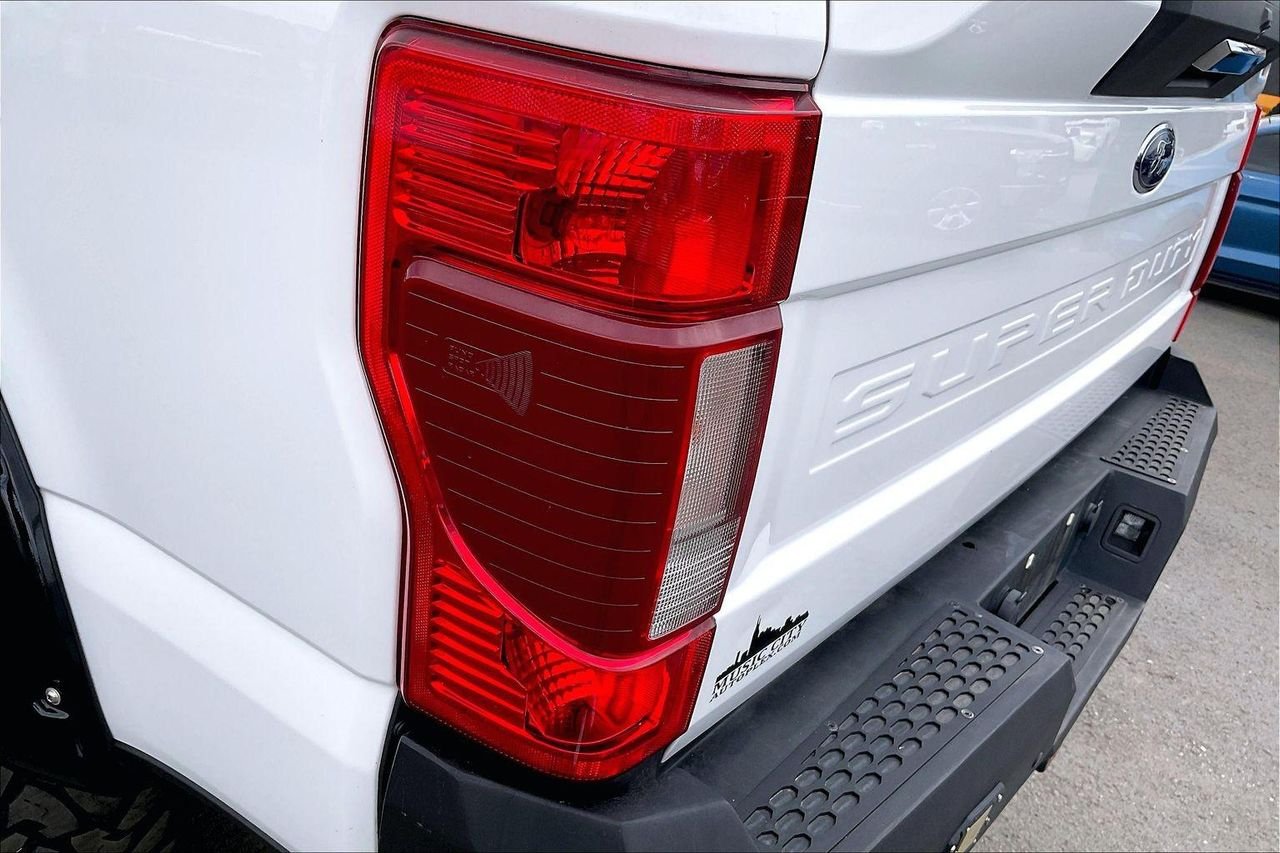 Used 2022 OXFORD WHITE Ford LARIAT image 26