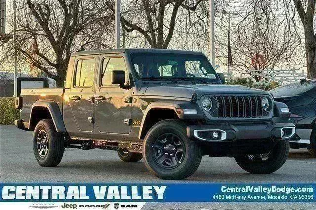 2026 Jeep Gladiator Sport Auto's photo