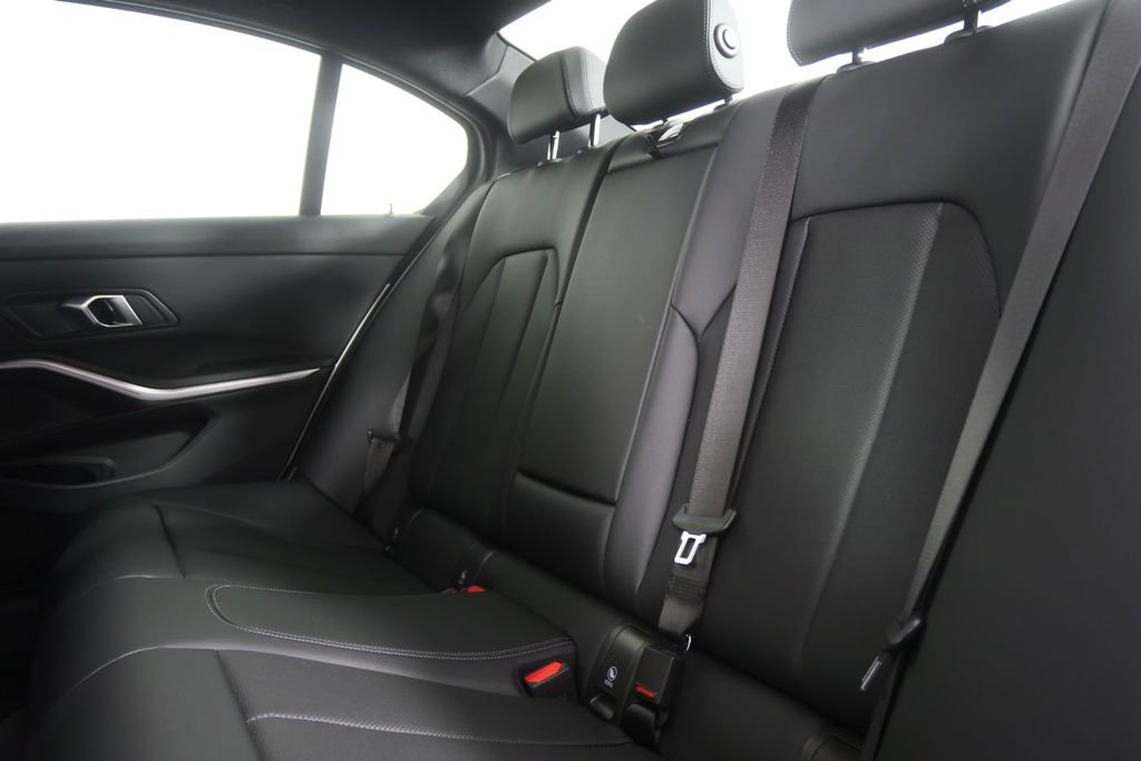 New 2026 Mineral White Metallic BMW 330i xDrive image 15