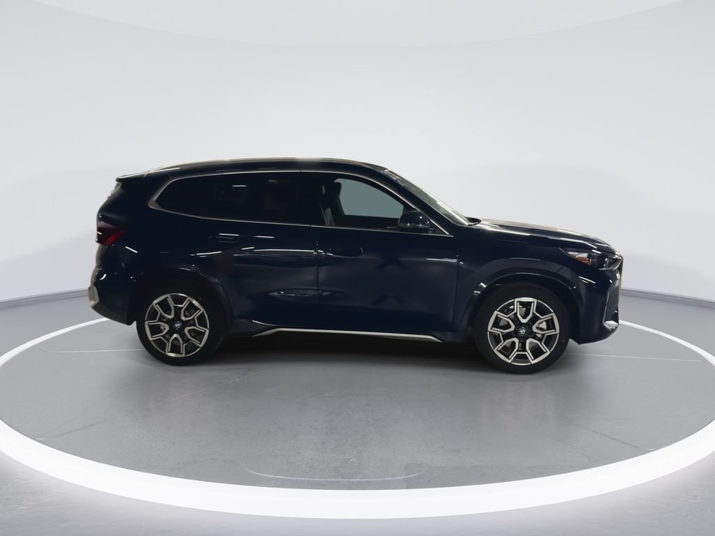 Used 2026 Blue BMW xDrive28i image 9