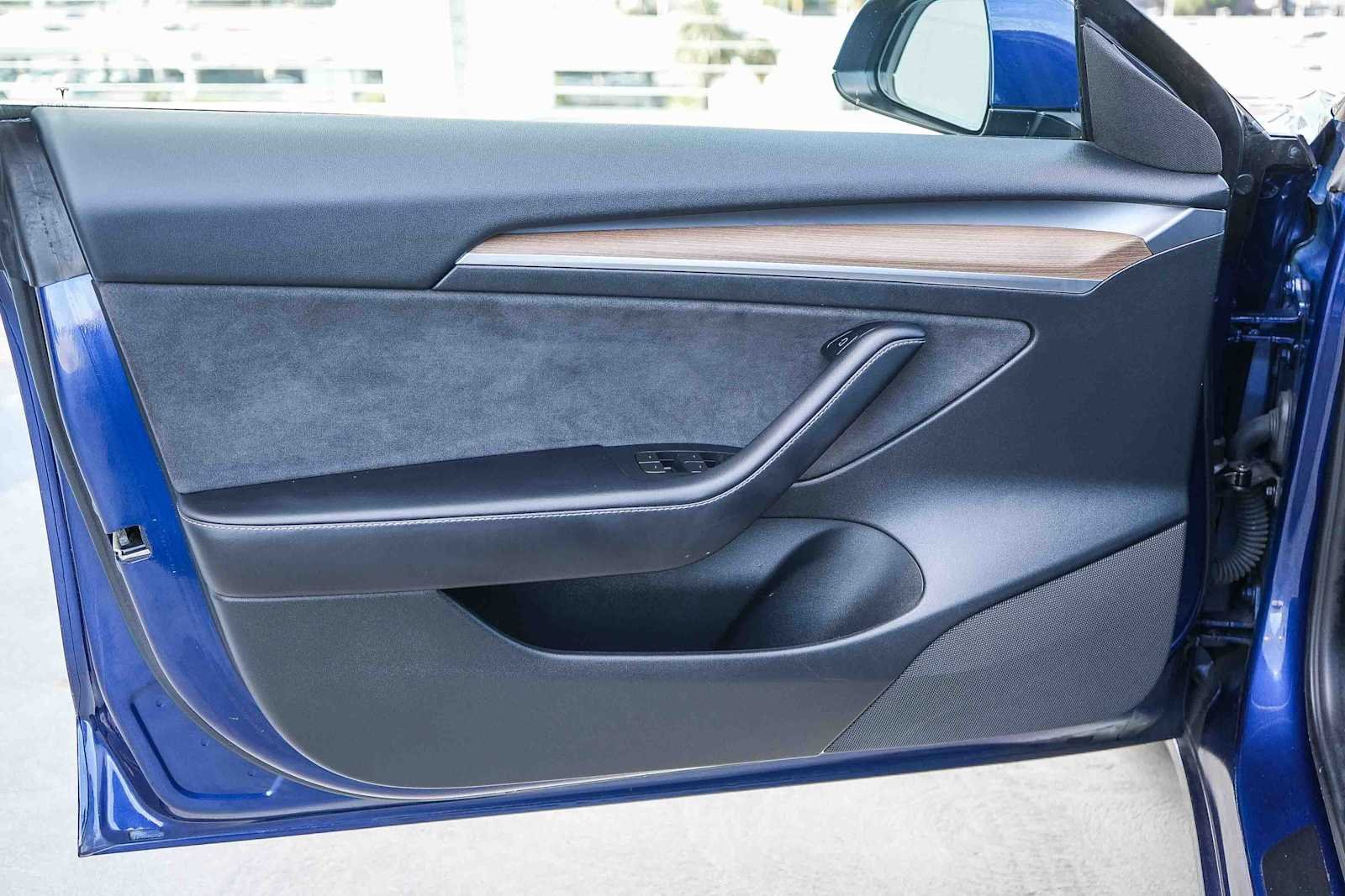 Used 2023  Tesla  image 21