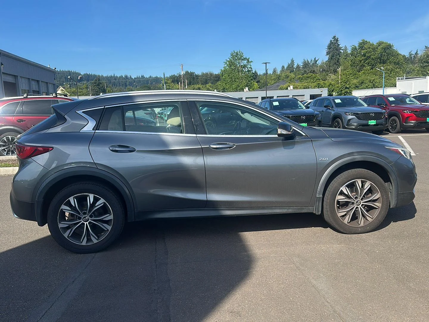 Used 2017 Graphite Shadow INFINITI Premium image 8
