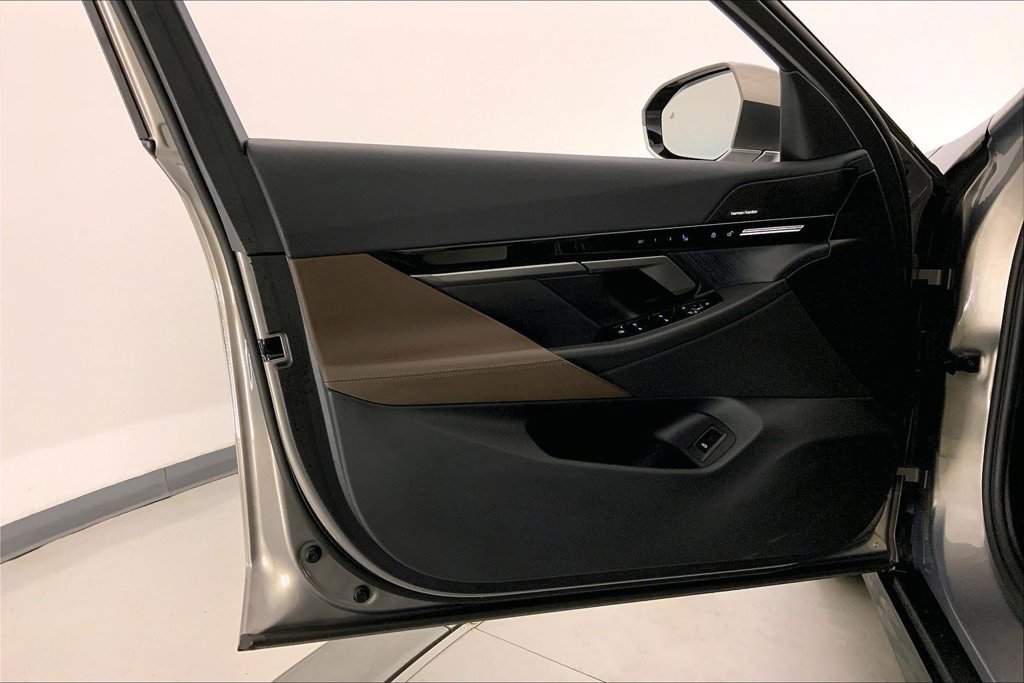 2026 BMW 5 Series 530i - Photo 24