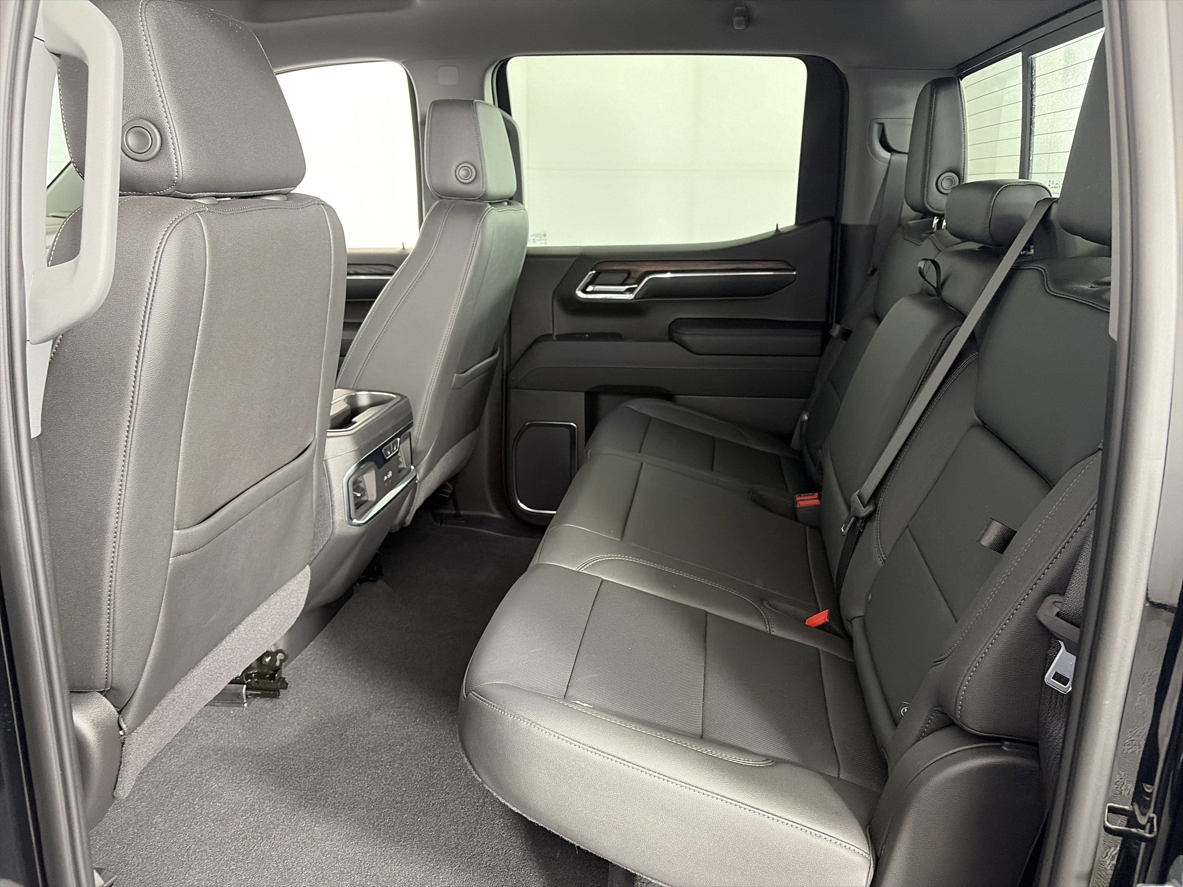 2024 GMC Sierra 1500 SLT - Photo 7