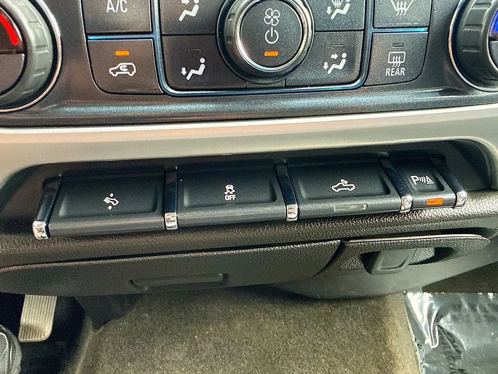 Used 2018 Black GMC SLE image 34