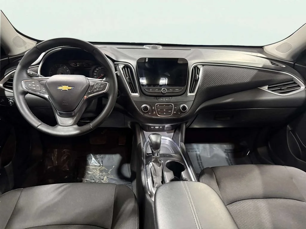 Used 2024 Summit White Chevrolet 1LT image 9