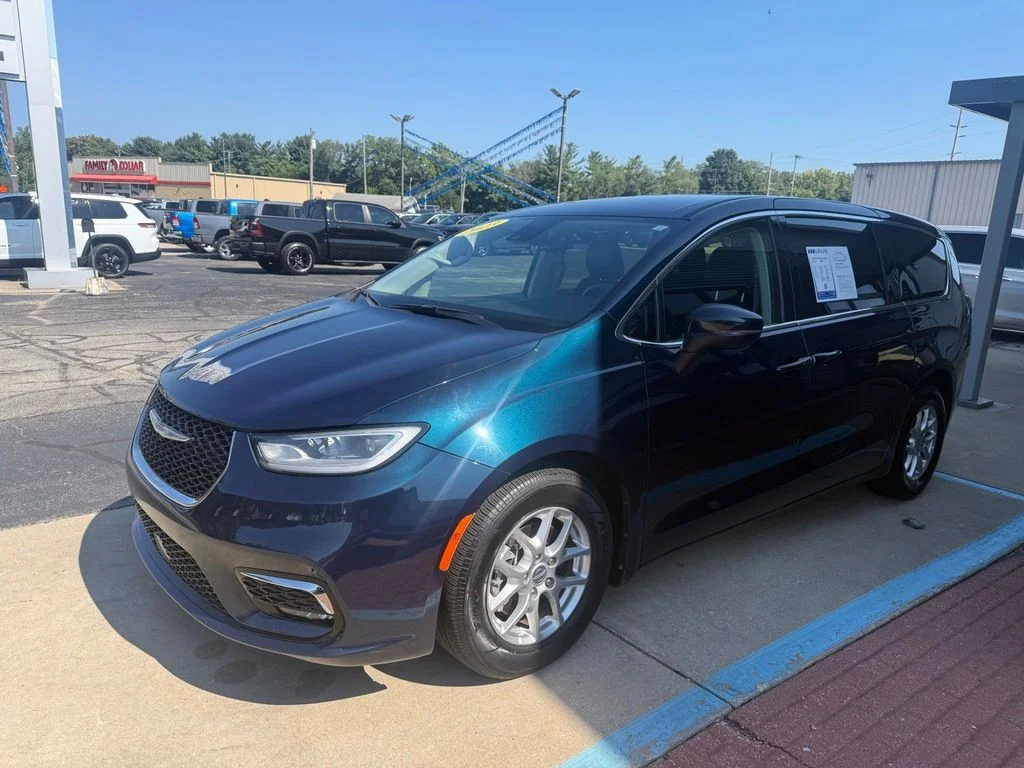 Used 2023 Blue Chrysler Touring L image 3
