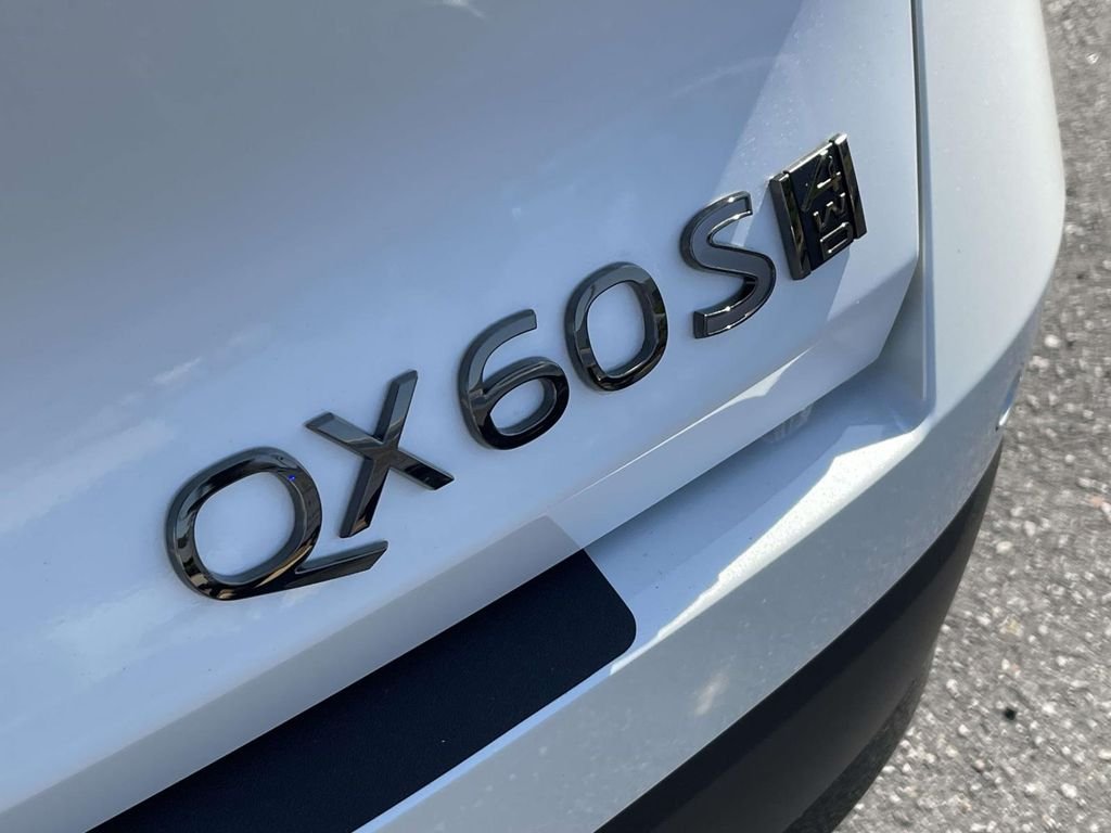 New 2026 2T RAD WHT INFINITI Sport AWD image 8