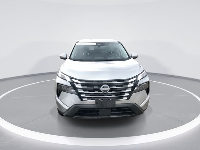 Used 2024 Silver Nissan SV image 3