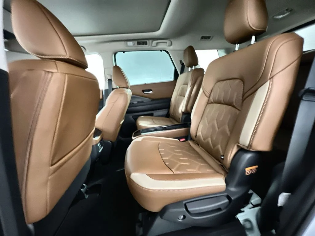 New 2026 Everest White Pearl TriCoat / Super Black Two-tone Nissan Platinum image 24