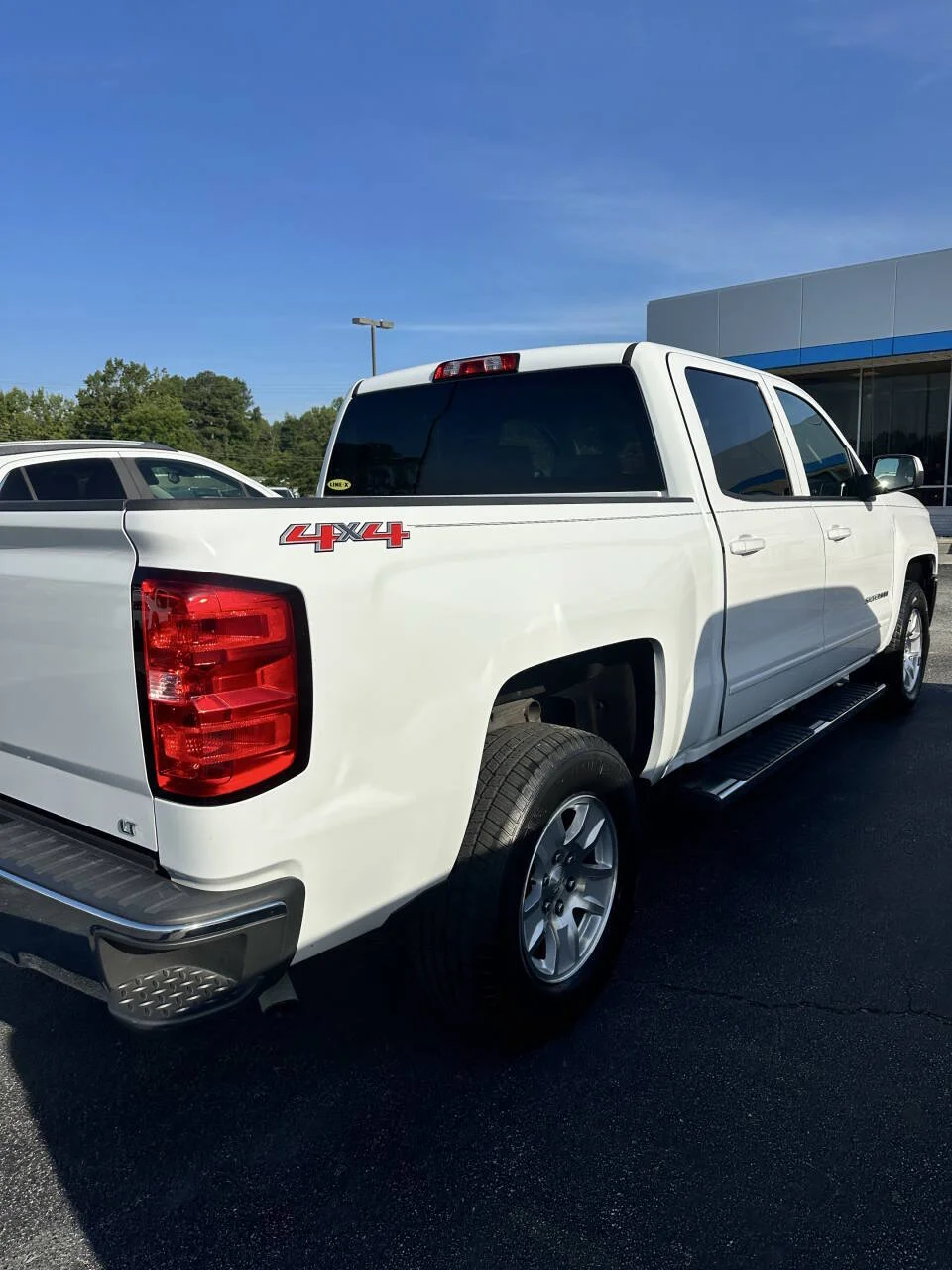Used 2017 White Chevrolet LT 4x4 4dr Crew Cab 5.8 ft. SB image 8