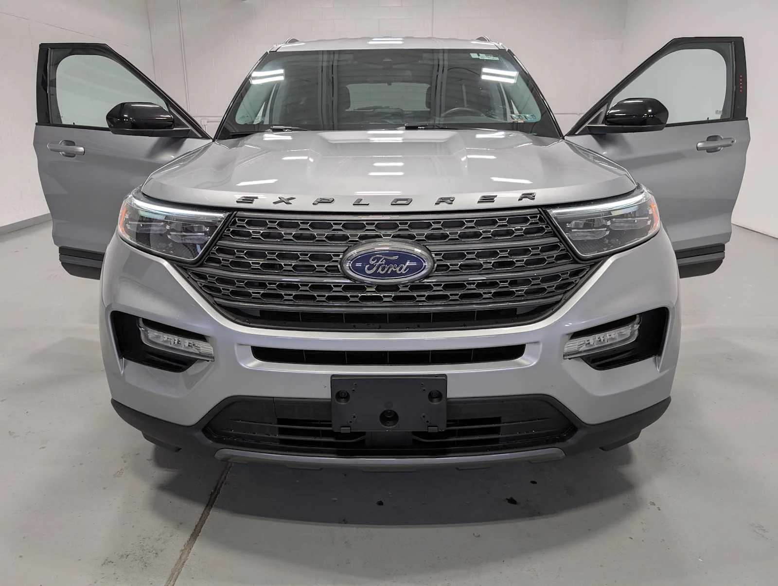 Used 2023 Iconic Silver Metallic Ford XLT image 15