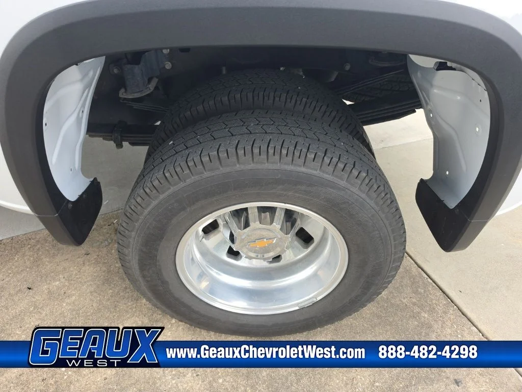 Used 2025 White Chevrolet LT image 15