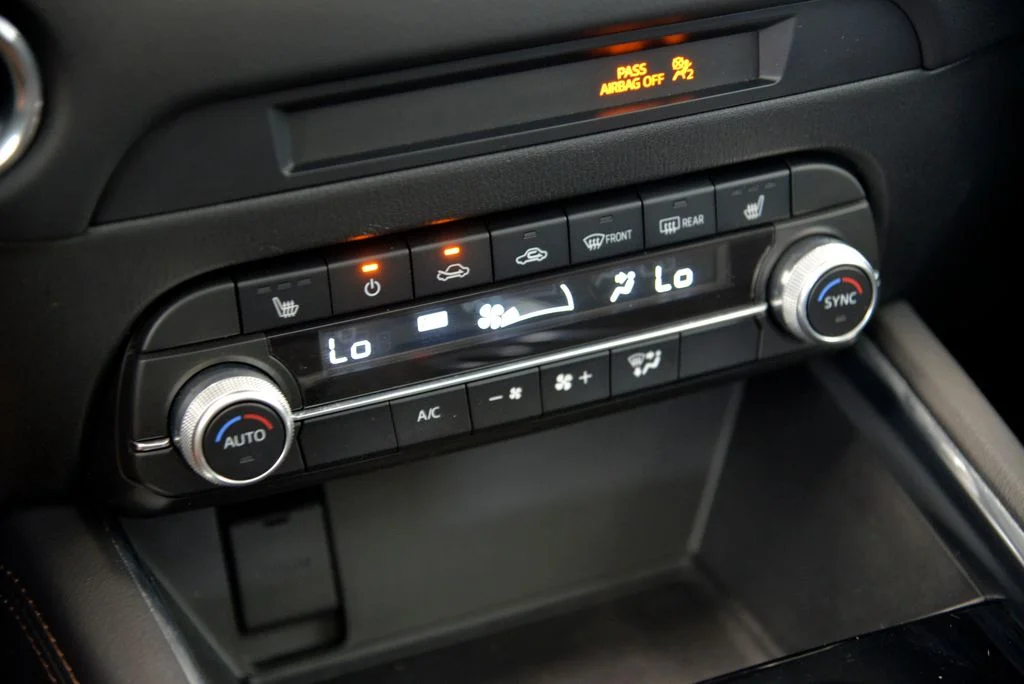 Used 2020 White Mazda Grand Touring image 24
