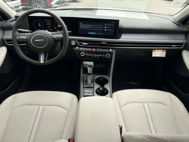 New 2026 White Hyundai SE image 19