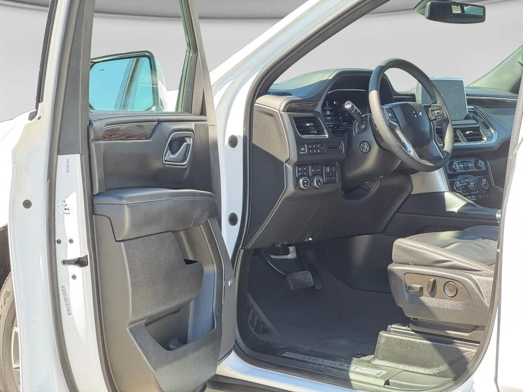 Used 2022 White Chevrolet Z71 image 9