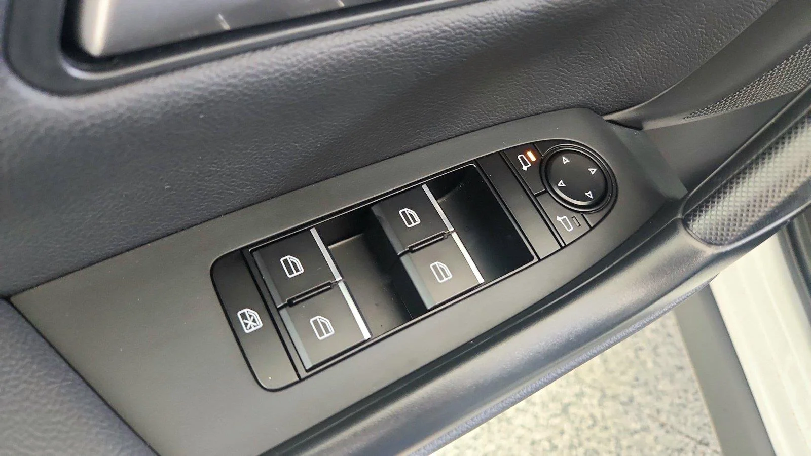 Used 2025 Wind Chill Pearl Mazda Premium Package image 23
