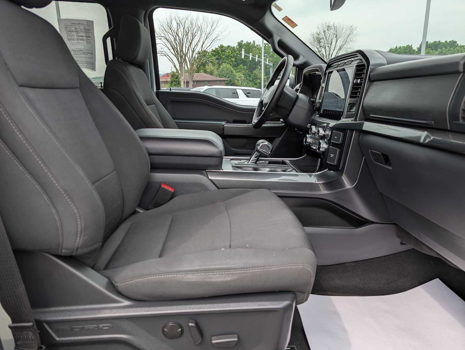Used 2023 Oxford White Ford XLT image 45