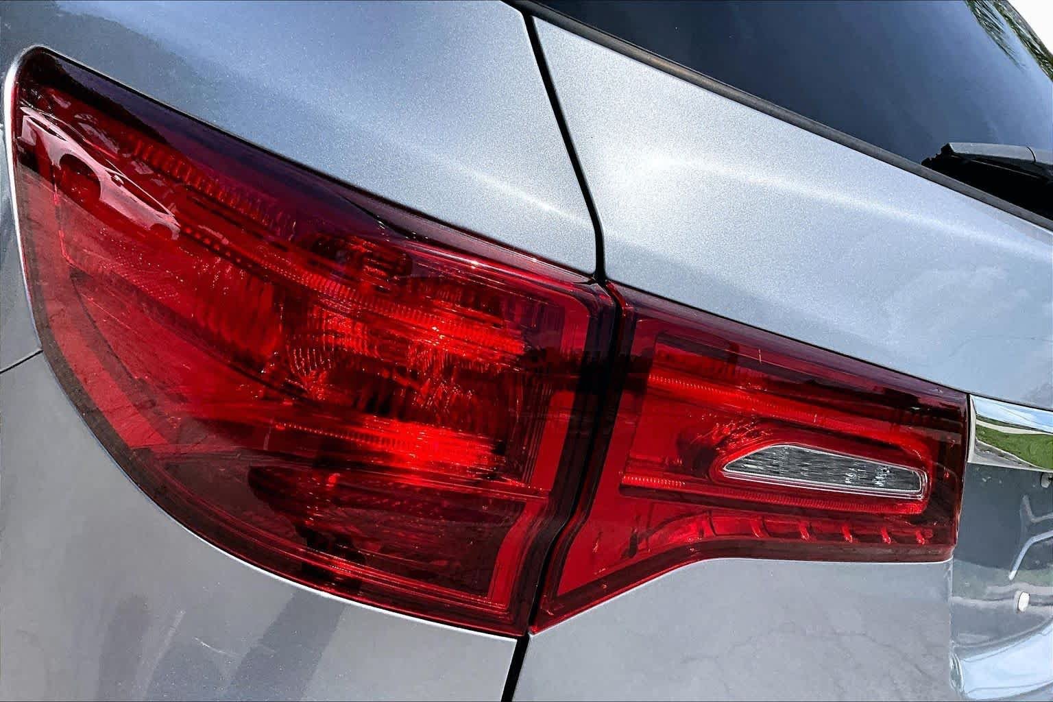 Used 2020 Lunar Silver Metallic Acura w/Technology Pkg image 28