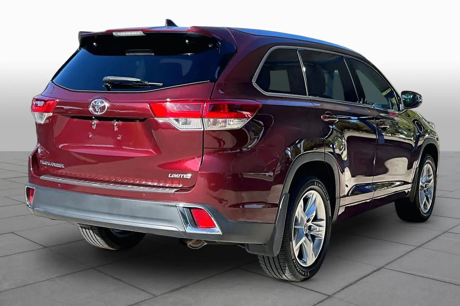 Used 2017 Ooh La La Rouge Mica Toyota Limited image 13