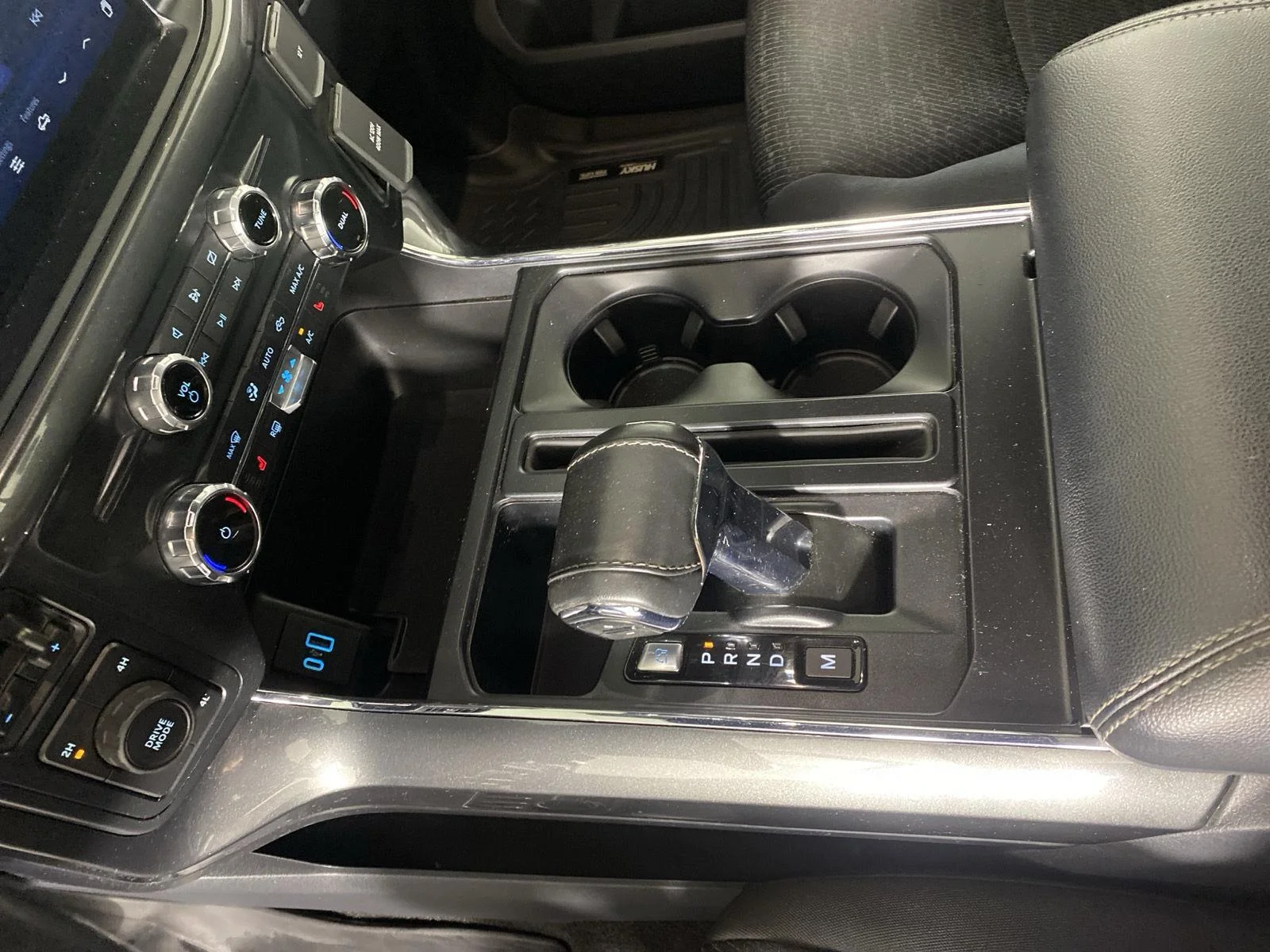 Used 2022 Oxford White Ford XLT image 26