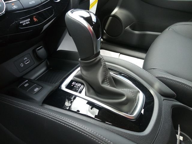 Used 2019 Gun Metallic Nissan SL image 21