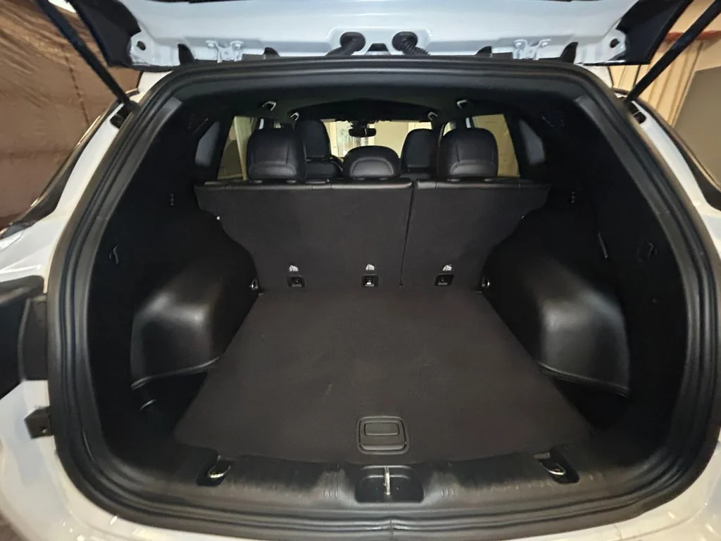 Used 2025 Bright White Jeep Trailhawk image 18