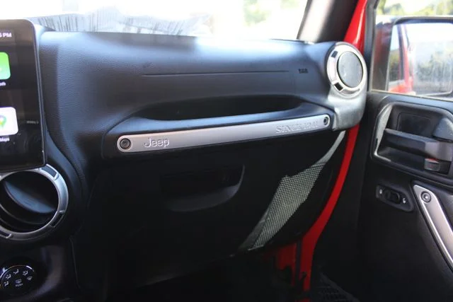 Used 2018 Red Jeep Unlimited Sahara image 16