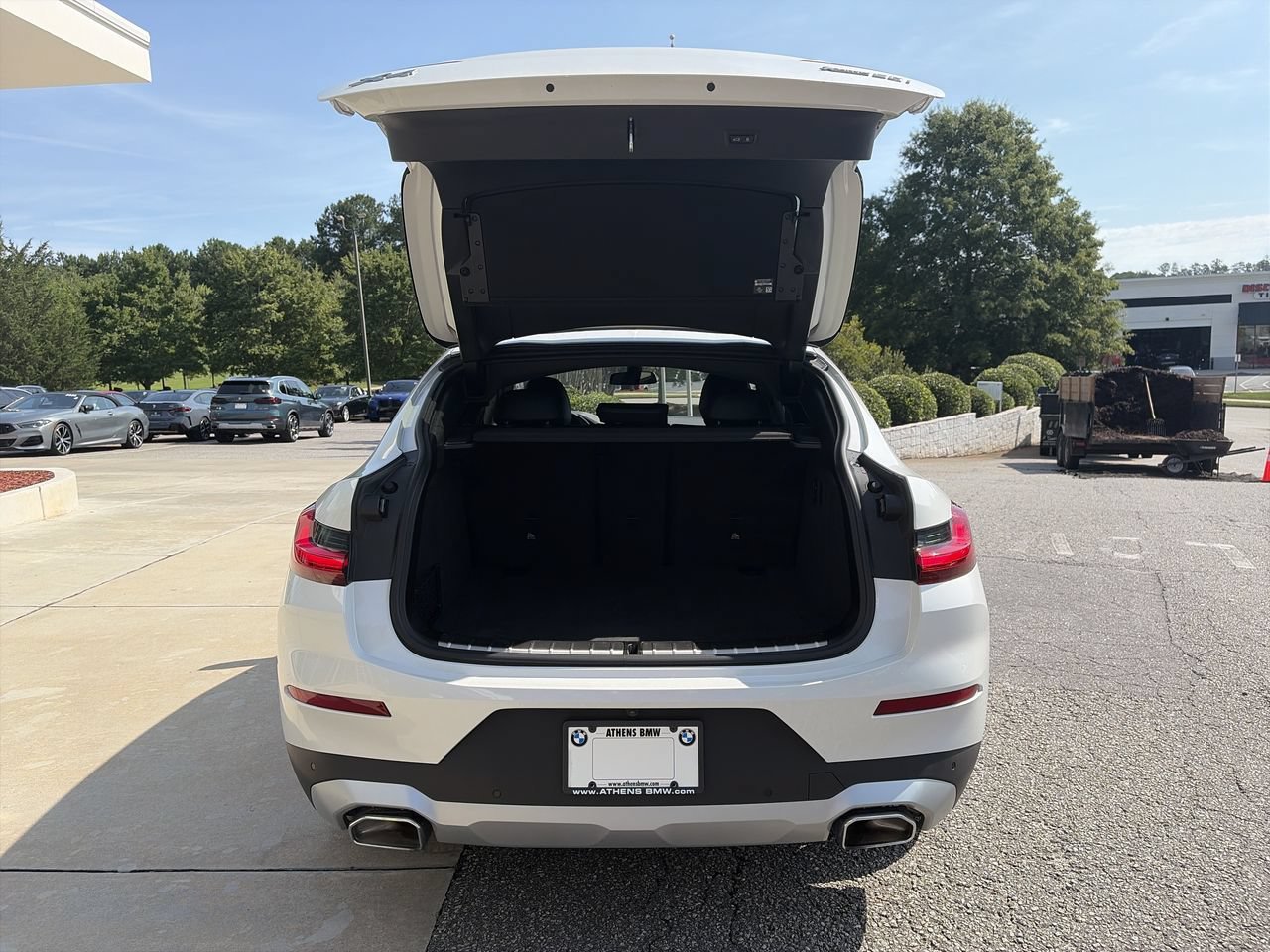 Used 2025 Alpine White BMW xDrive30i image 33
