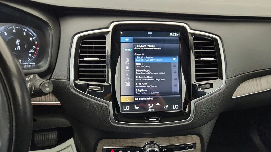 Used 2022 Savile Grey Metallic Volvo T6 AWD Inscription 7P w/ Bowers & Wilkins Audio & Air Suspension image 17